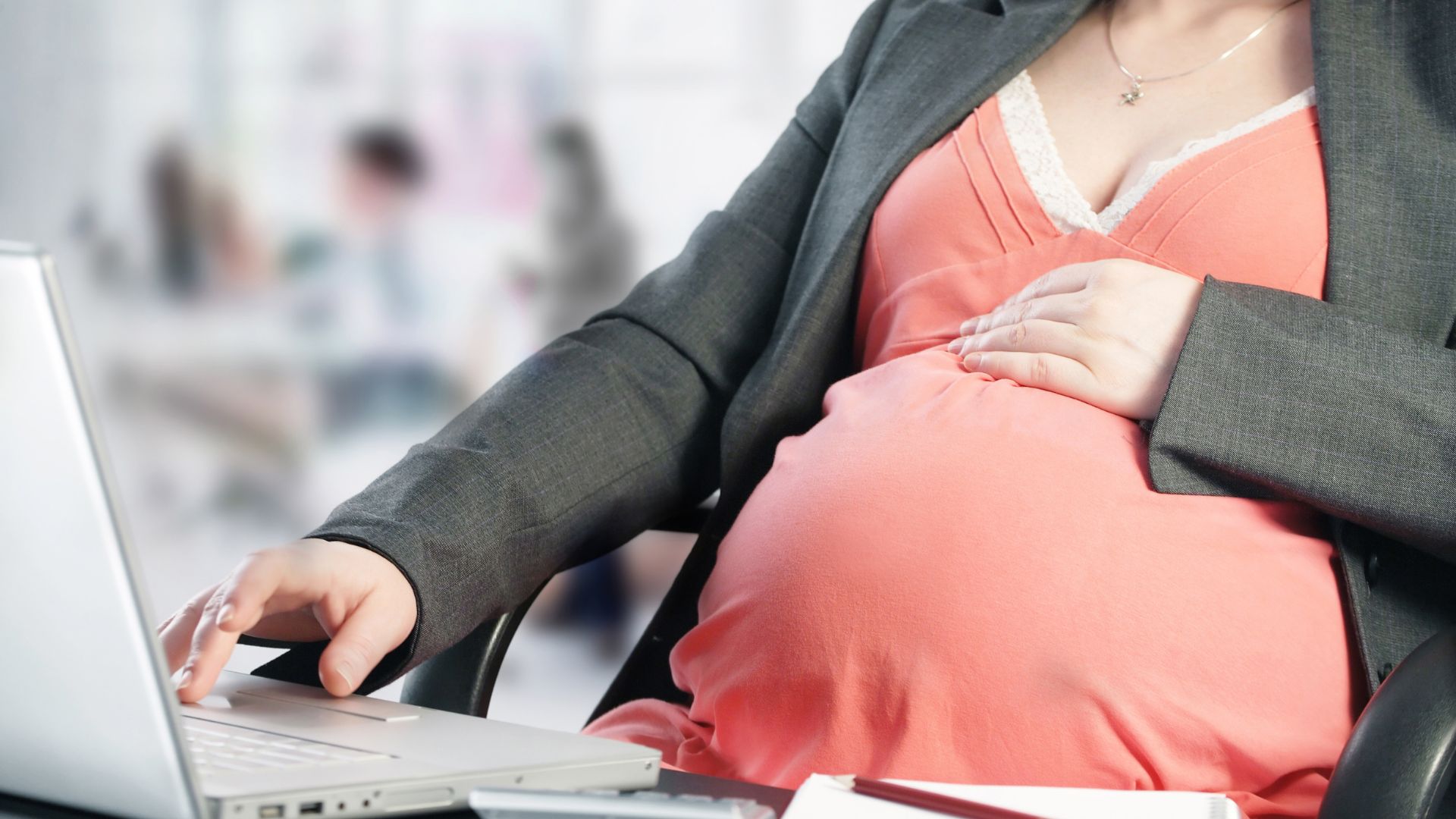femme-enceinte-travail femme-enceinte-travail