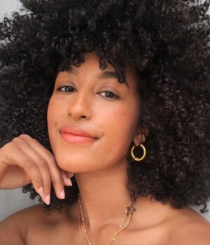 frange-cheveux-frises-boucles frange-cheveux-frises-boucles