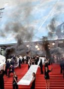 Les Colleuses nomment les victimes de féminicides au festival de Cannes