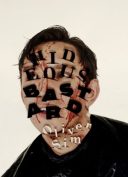 Oliver Sim (The xx) révèle être séropositif au VIH et combien ça infuse son premier album solo, Hideous Bastard