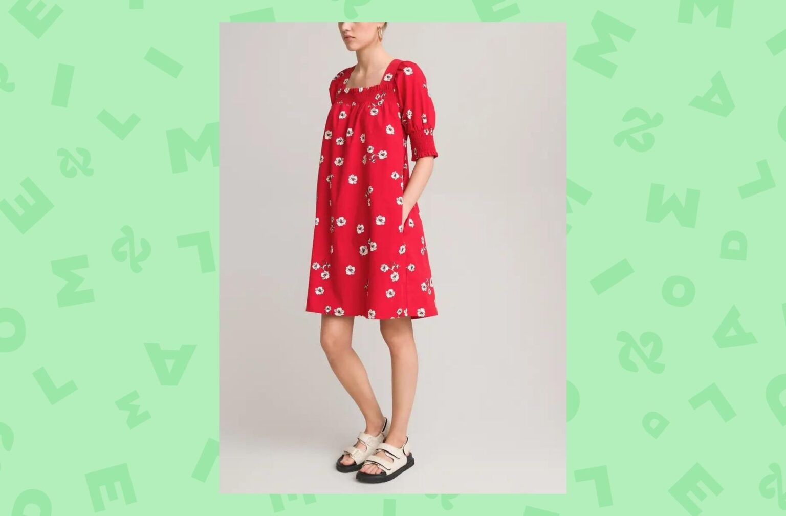 Robe évasée courte, décolleté carré Robe évasée courte, décolleté carré