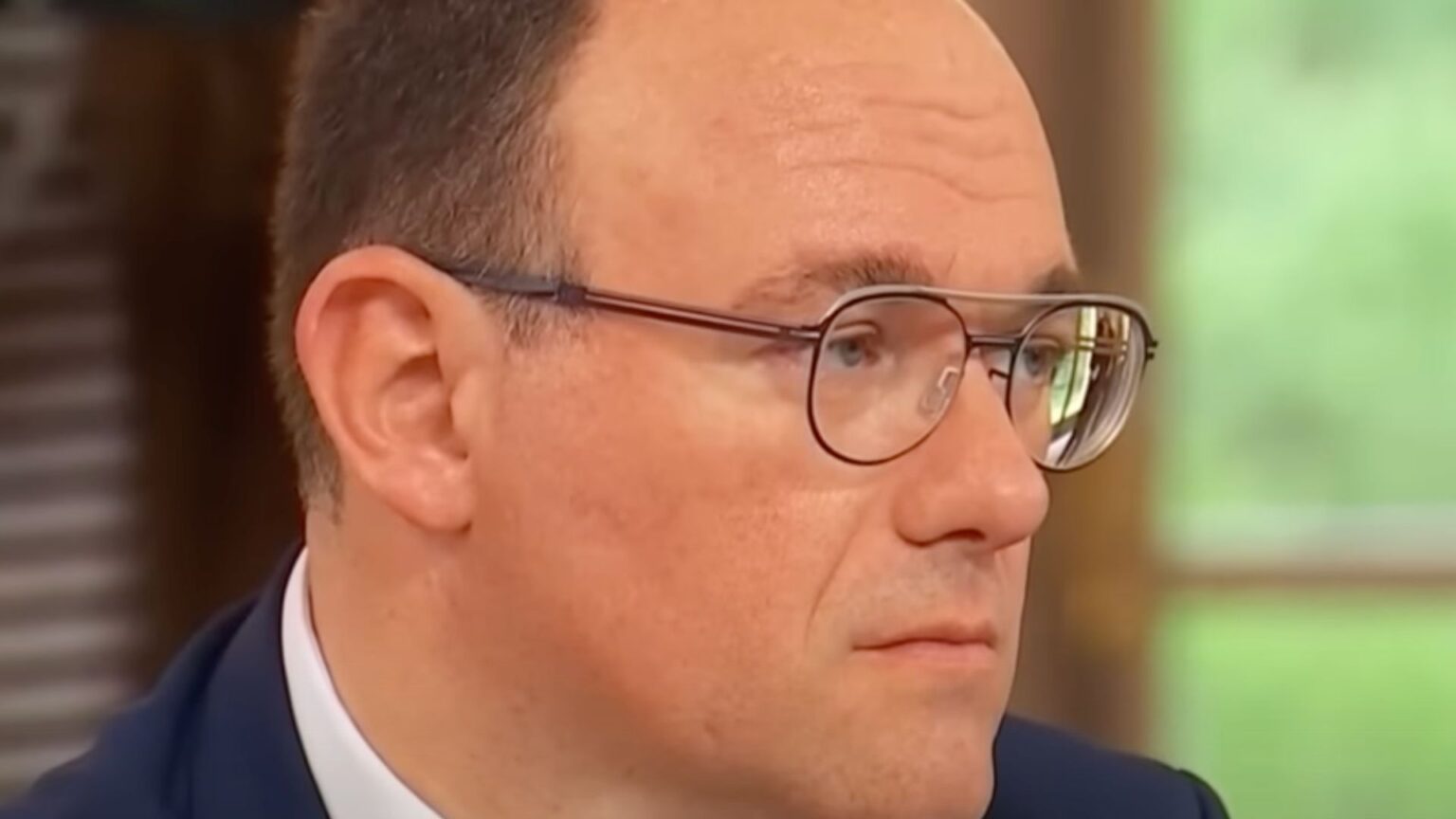 Une plainte a été déposée contre Damien Abad, mais Élisabeth Borne vatelle agir ? Madmoizelle