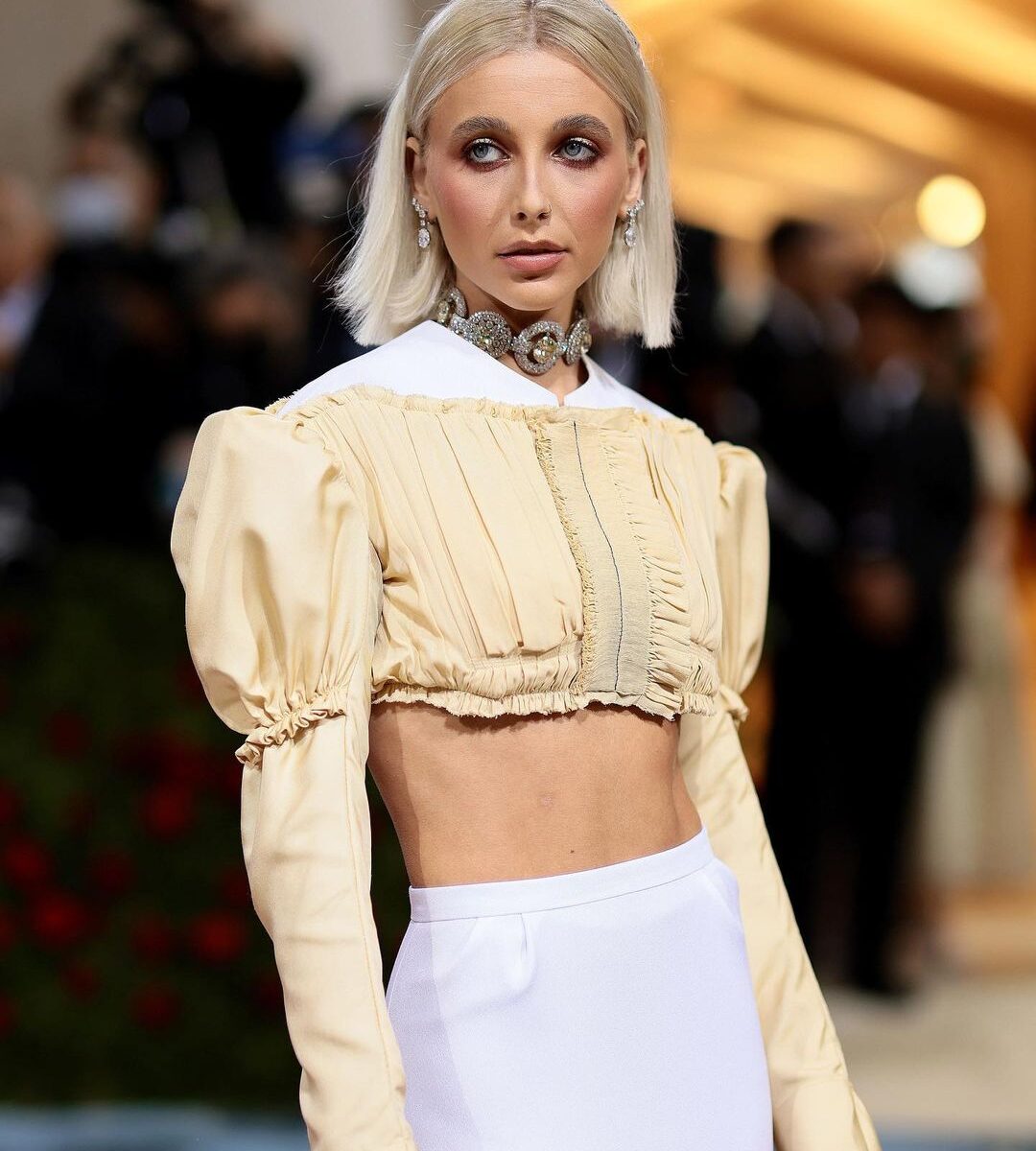 emma-chamberlain-blond-or-blanc emma-chamberlain-blond-or-blanc