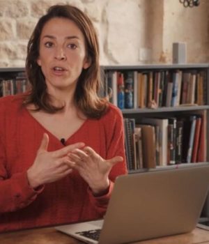 La journaliste Laura Raim La journaliste Laura Raim