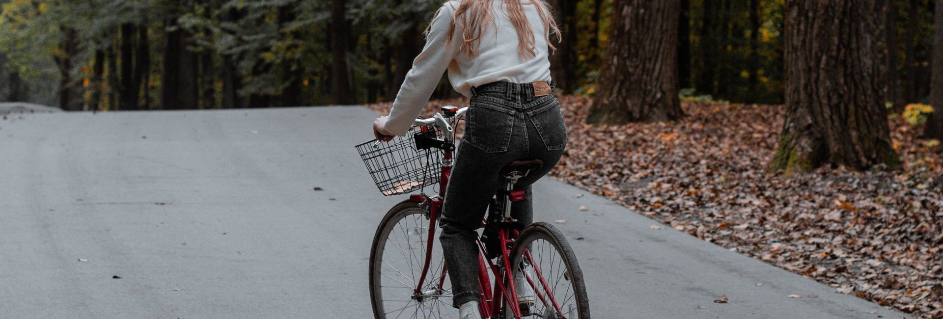 femme sur un vélo