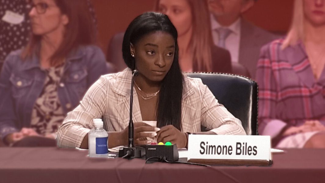 Simone Biles et 90 autres gymnastes victimes de Larry Nassar attaquent le FBI en justice