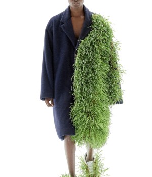 Vous rêviez de faire pousser des vêtements comme des plantes vertes ? La marque Loewe l’a fait