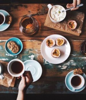 café-thé-matcha-smoothie-tisane-hydratation-corps-santé-femme-