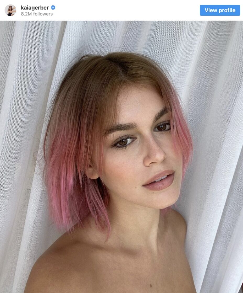 Kaia Gerber avec les pointes de cheveux roses. © Capture d'écran Instagram Kaia Gerber. Kaia Gerber avec les pointes de cheveux roses. © Capture d'écran Instagram Kaia Gerber.