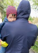 enfant-bras-homme