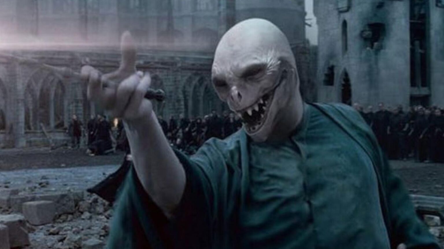 Voici à quoi devrait ressembler Voldemort pour être fidèle aux livres ...