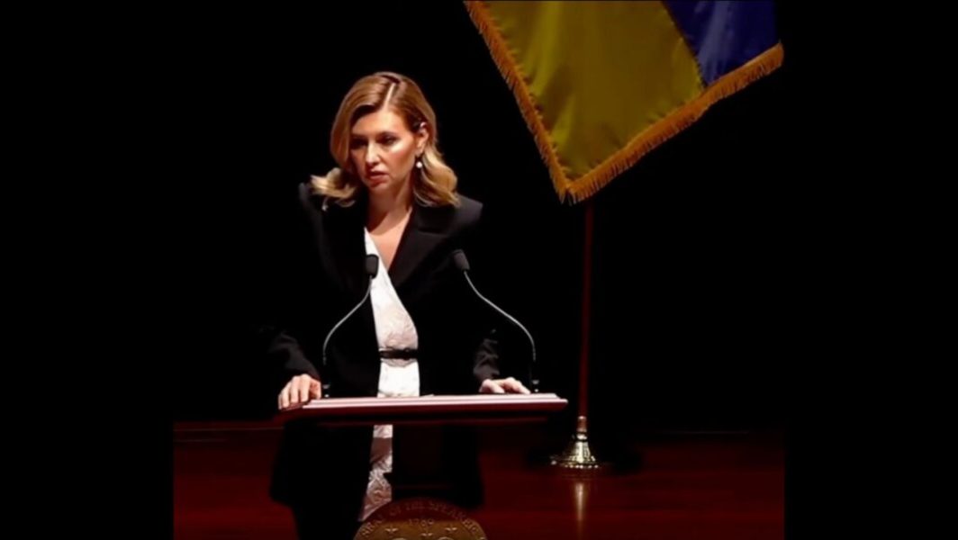 La première dame Olena Zelenska fait de ses tenues des armes diplomatiques pour l’Ukraine