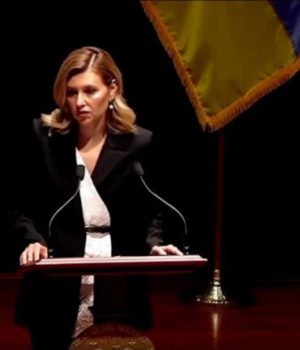 La première dame Olena Zelenska fait de ses tenues des armes diplomatiques pour l’Ukraine La première dame Olena Zelenska fait de ses tenues des armes diplomatiques pour l’Ukraine