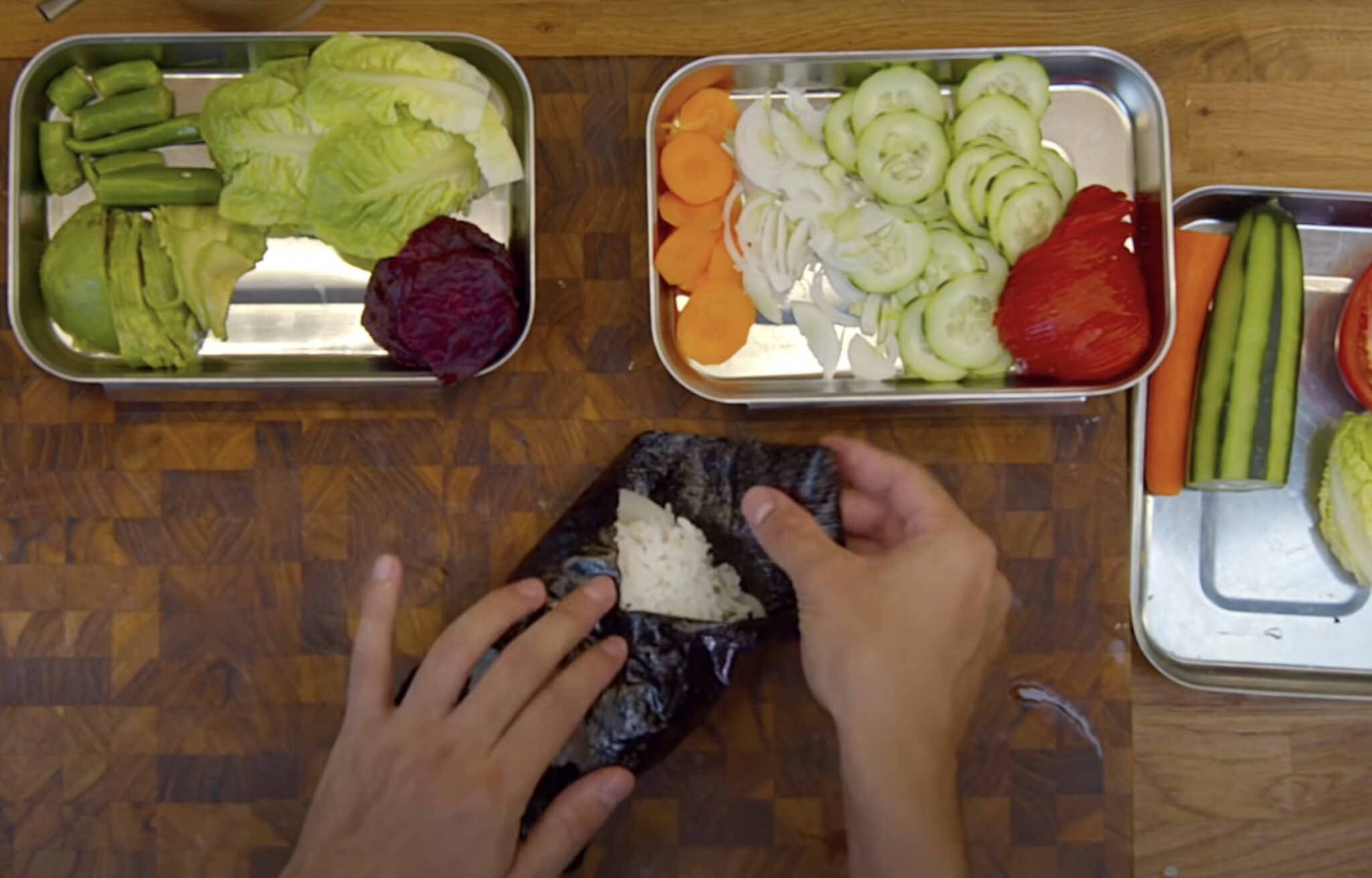 The technique of folding the nori seaweed sheet for an onigirazu that holds up well The technique of folding the nori seaweed sheet for an onigirazu that holds up well