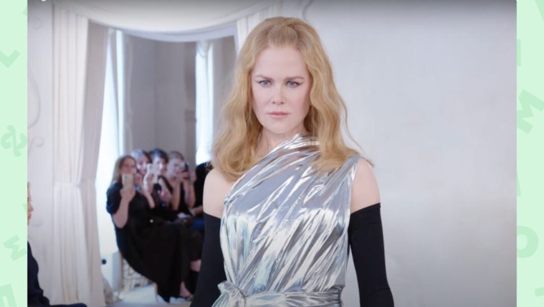 Nicole Kidman défile pour Balenciaga haute couture