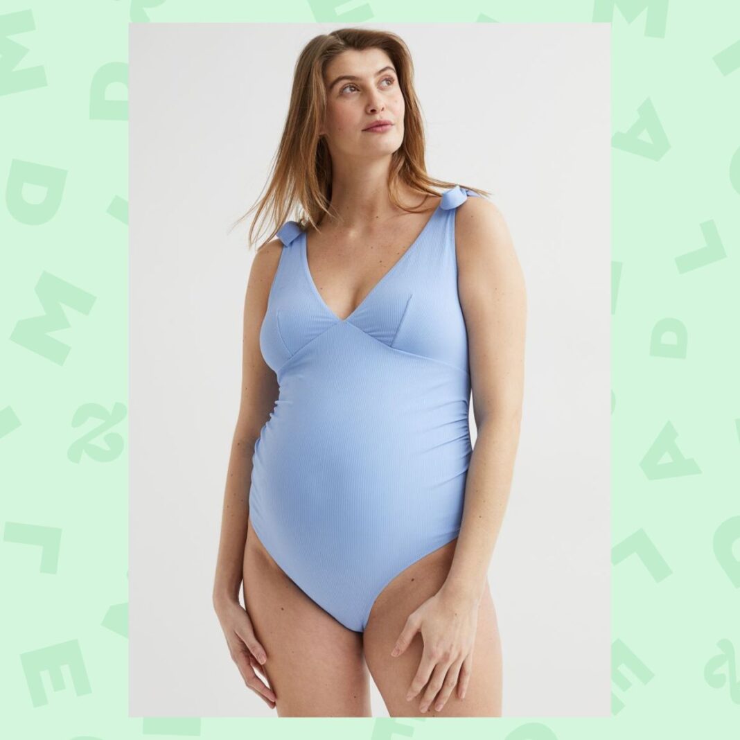 Maillot de bain de grossesse à larges bretelles nouées — H&M — 27,99€. Maillot de bain de grossesse à larges bretelles nouées — H&M — 27,99€.