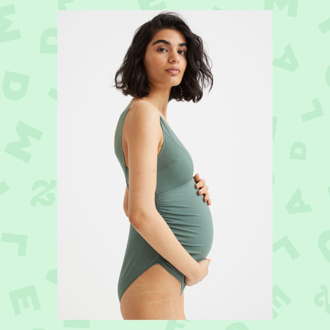 Maillot de bain de maternité à larges bretelles confortables — H&M — 29,99€. Maillot de bain de maternité à larges bretelles confortables — H&M — 29,99€.
