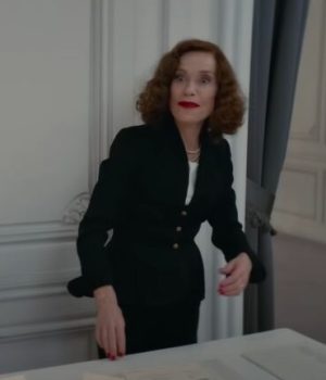 Isabelle Huppert dans la comédie british haute couture Une robe pour Mrs Harris s’annonce hilarante et drama

