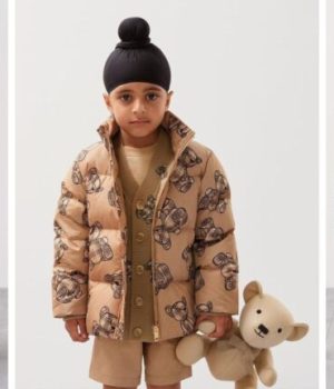 Burberry choisit un enfant sikh comme mannequin pour une campagne adorablement politique