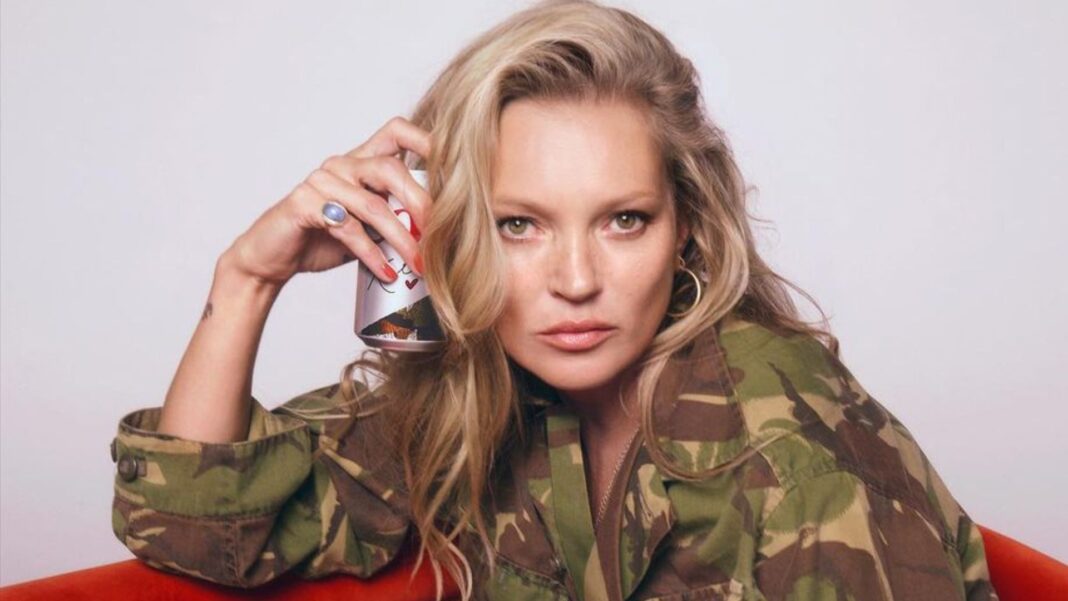 Kate Moss Se Baigne Nue En Vidéo Pour Lancer Sa Marque Beauté Et Bien