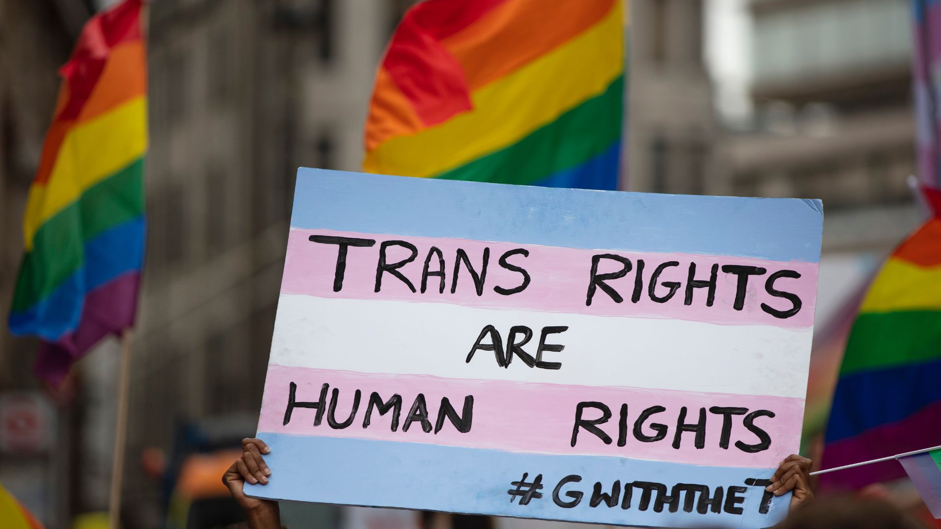 « Les droits des personnes trans sont des droits humains » © inkdrop via Canva