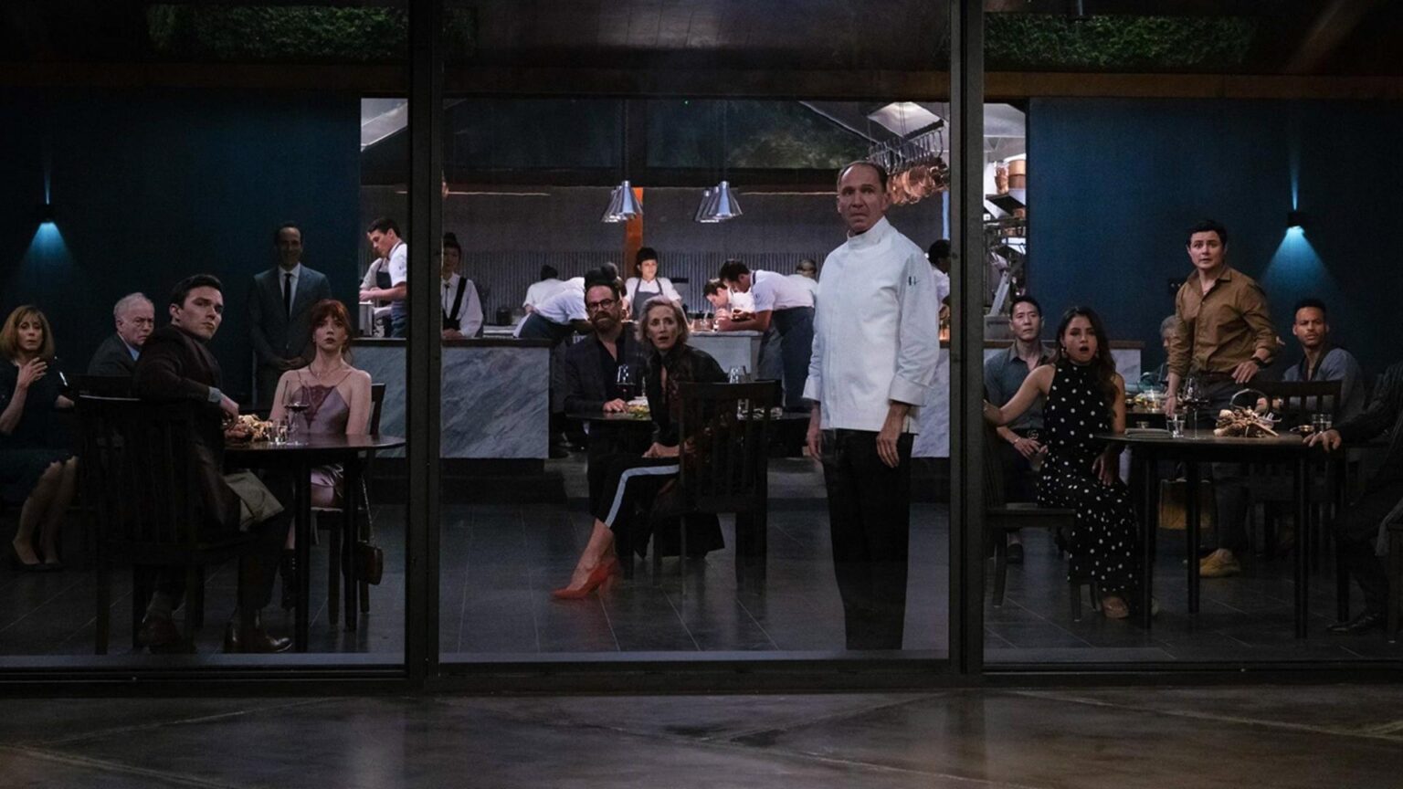 The Menu : le cauchemar en cuisine avec Ralph Fiennes et Anya Taylor-Joy a sa bande-annonce The Menu : le cauchemar en cuisine avec Ralph Fiennes et Anya Taylor-Joy a sa bande-annonce