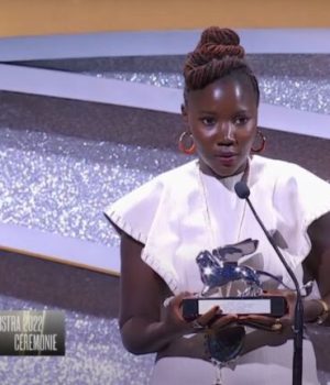 Alice Diop durant son discours de remerciement à la Mostra de Venise 2022 où elle présentait Saint Omer