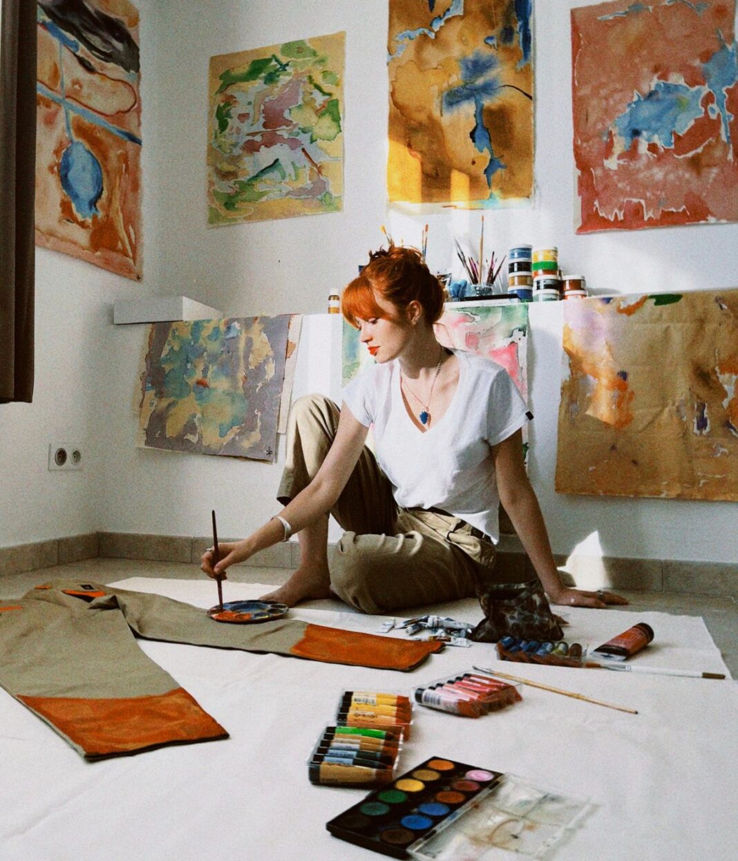 claire-romain-artiste-actrice-peinture-ici-tout-commence-dockers claire-romain-artiste-actrice-peinture-ici-tout-commence-dockers
