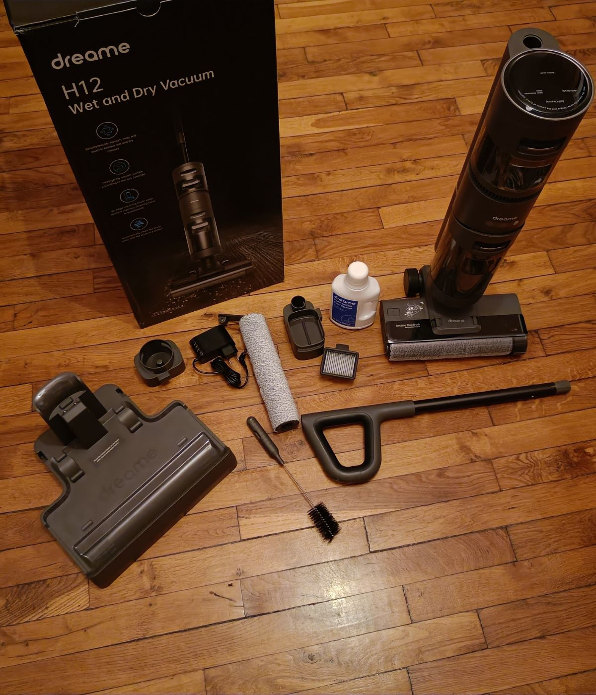 Test: a vacuum cleaner that washes, talks and dries itself