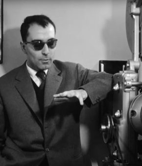 Jean-Luc Godard contre une grosse caméra