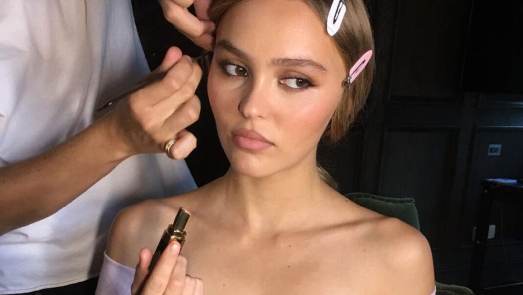 lily-rose-depp-maquillage-levres-chanel
