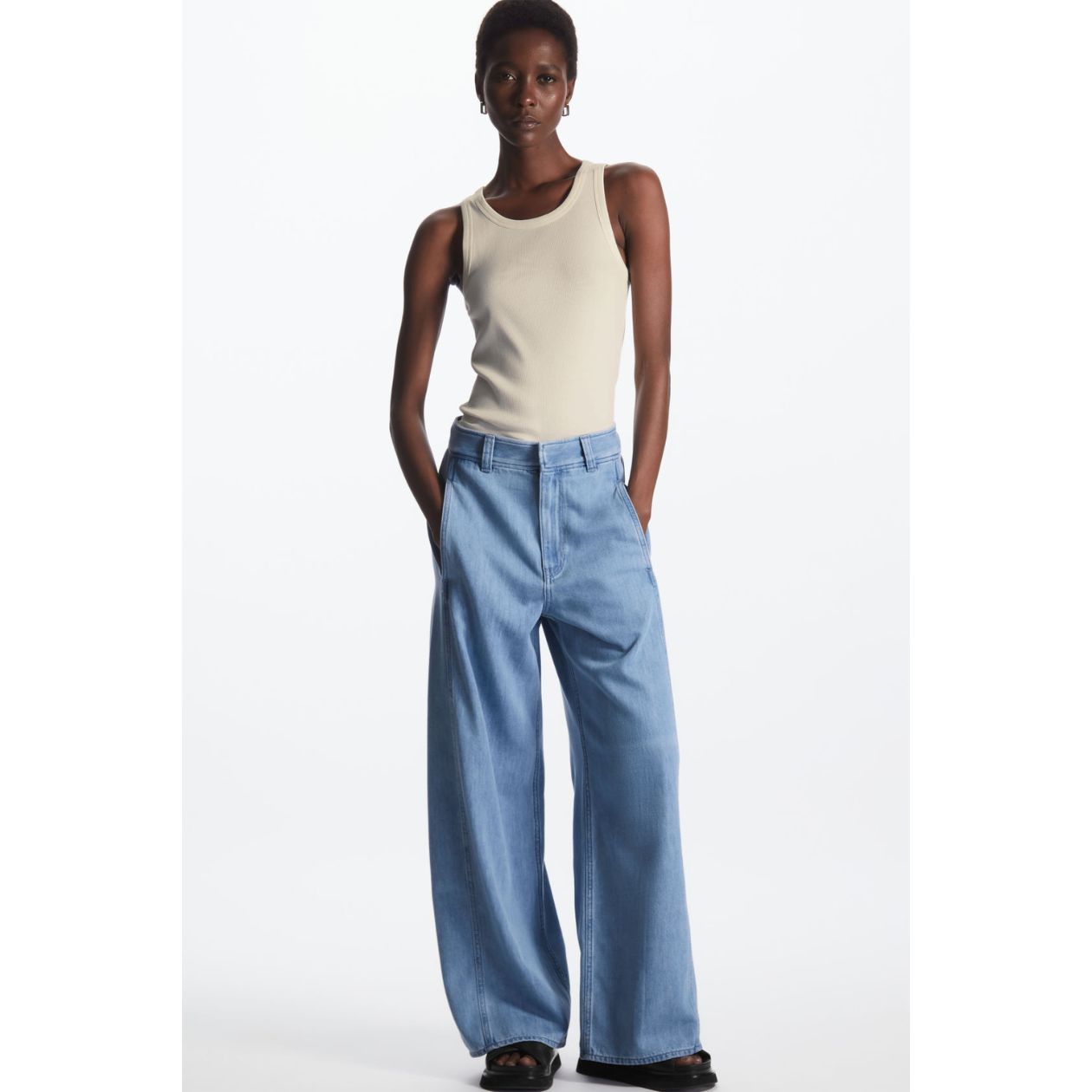 HIGH WAISTED WIDE LEG JEANS