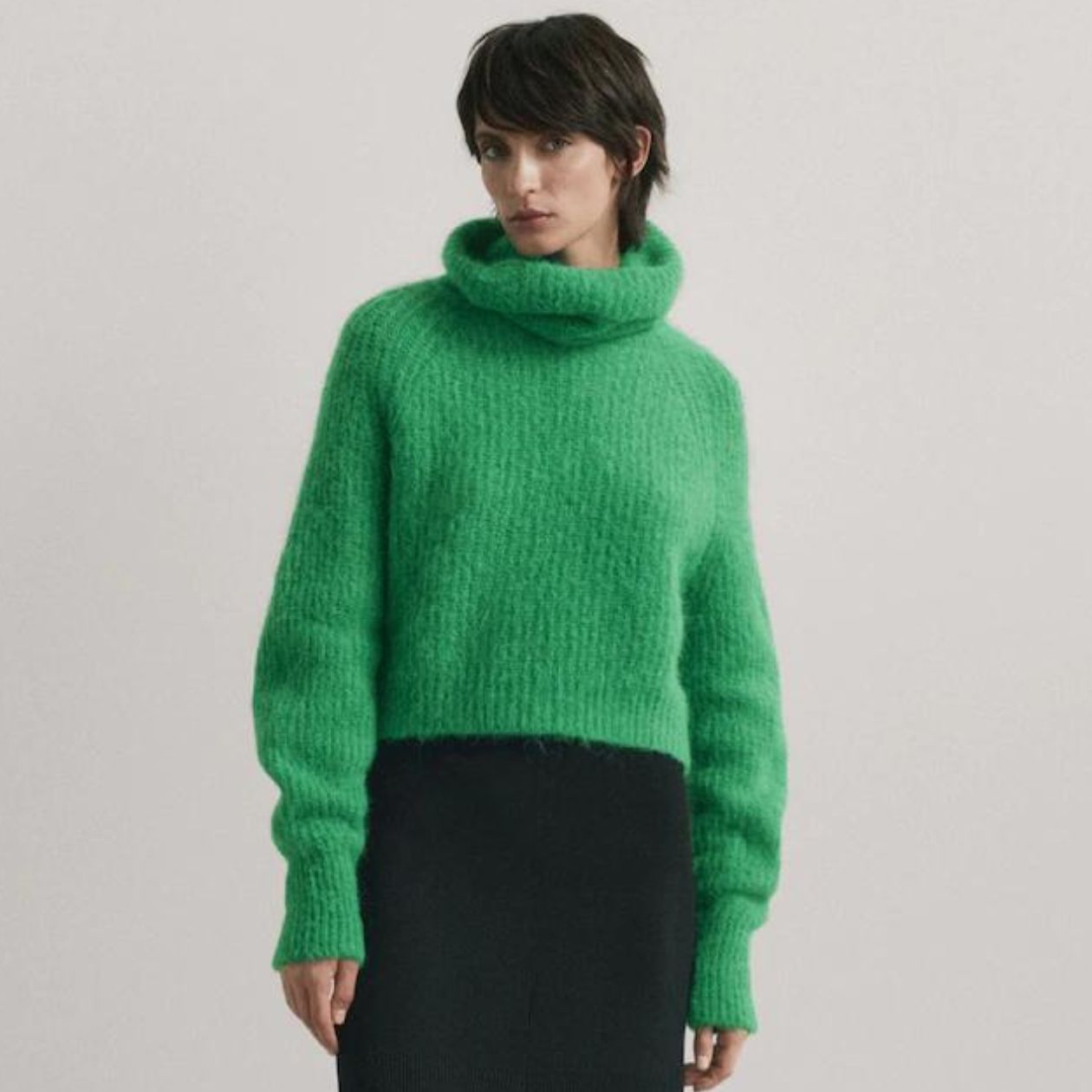 PULL COURT COL ROULÉ – STUDIO PULL COURT COL ROULÉ – STUDIO