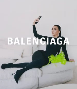 Kim Kardashian, ambassadrice de Balenciaga et son sac cagole Kim Kardashian, ambassadrice de Balenciaga et son sac cagole