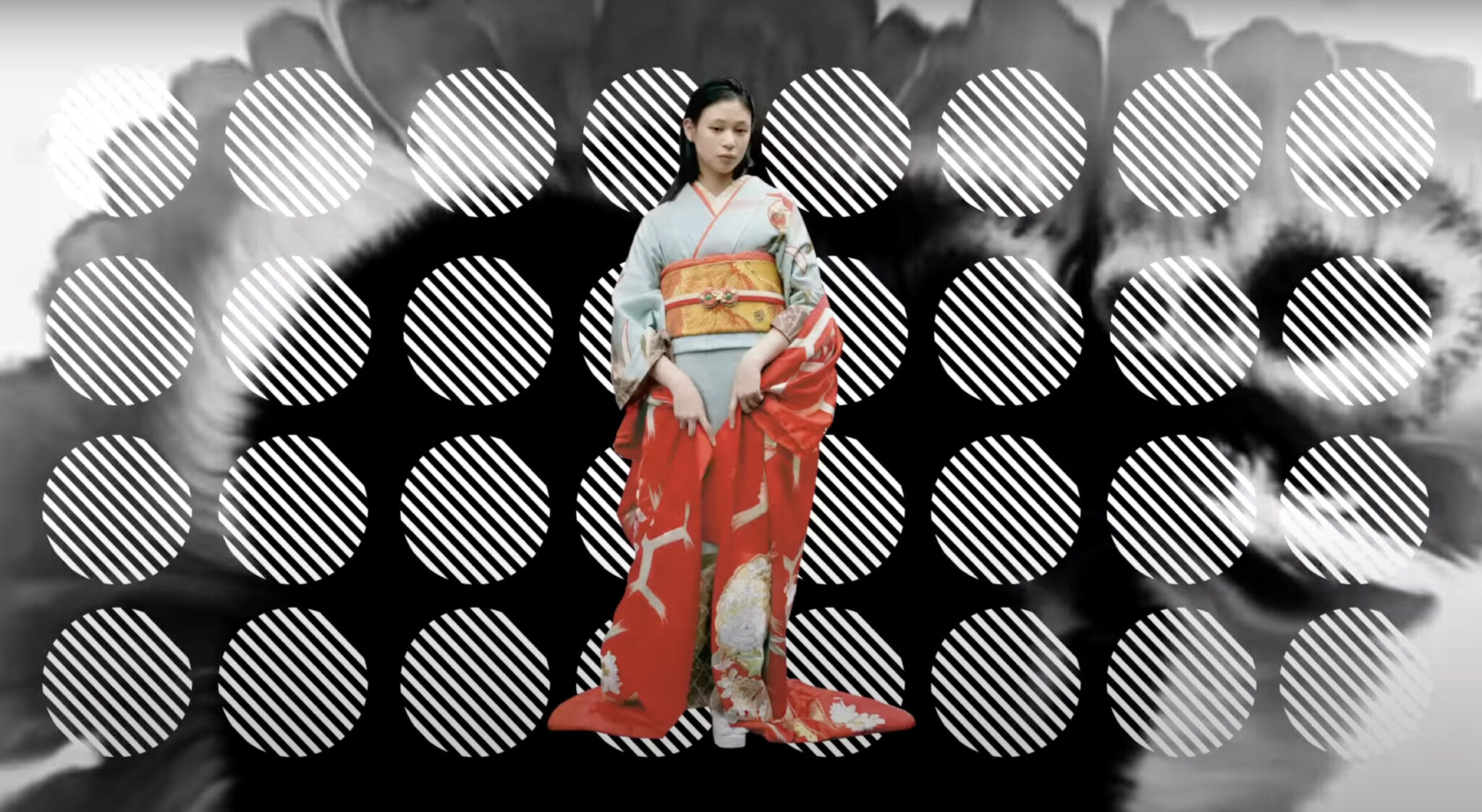 From Japan to the West, gazes crossed on the kimono From Japan to the West, gazes crossed on the kimono