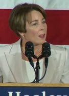 Maura Healey Becomes First Openly Lesbian Governor / Time, Capture d'écran YouTube