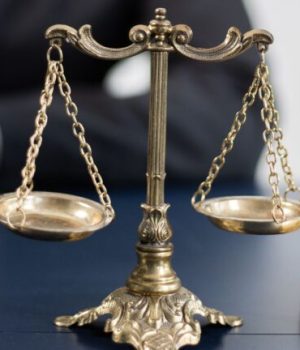 Balance symbolisant la justice Balance symbolisant la justice