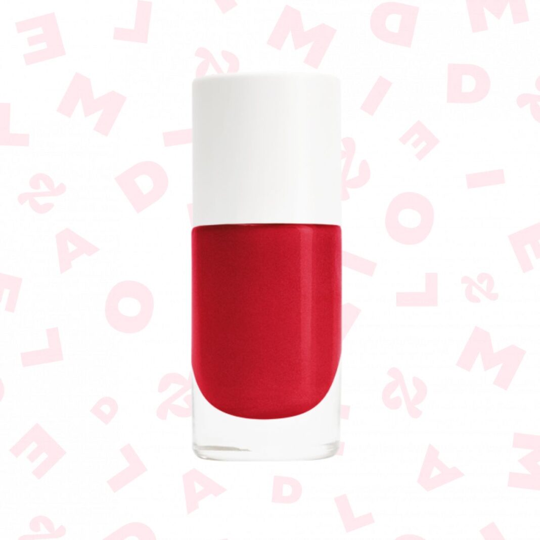 nail-polish-red-lady-diana-nailmatic