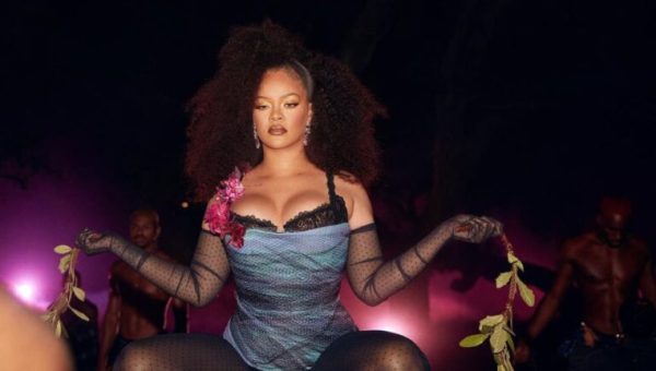 La marque de lingerie Savage x Fenty de Rihanna, condamnée pour son système d'abonnement contraignant