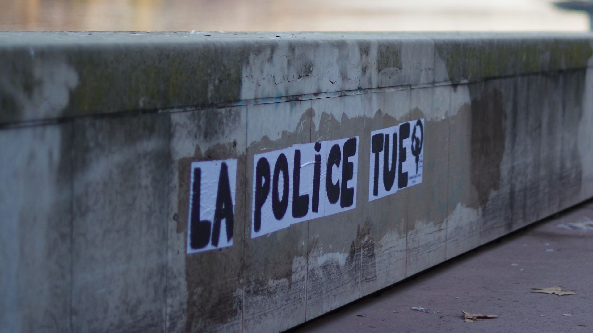 Collage la police tue // Source : Unsplash