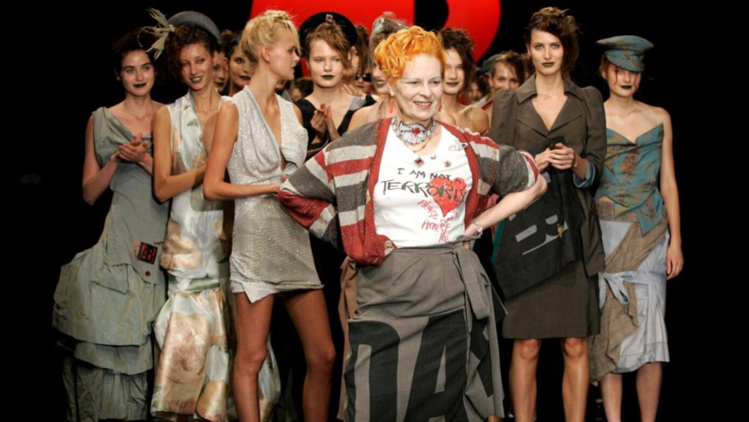 Vivienne Westwood clôturant un défilé // Source : Capture d'écran de l'eshop de la marque
