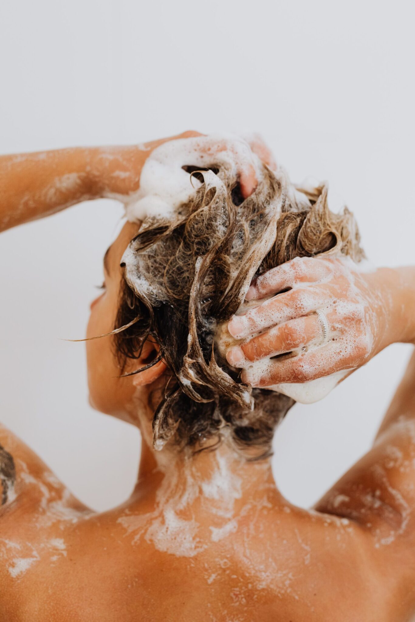 What is the ideal duration of a shower to save money and water? What is the ideal duration of a shower to save money and water?