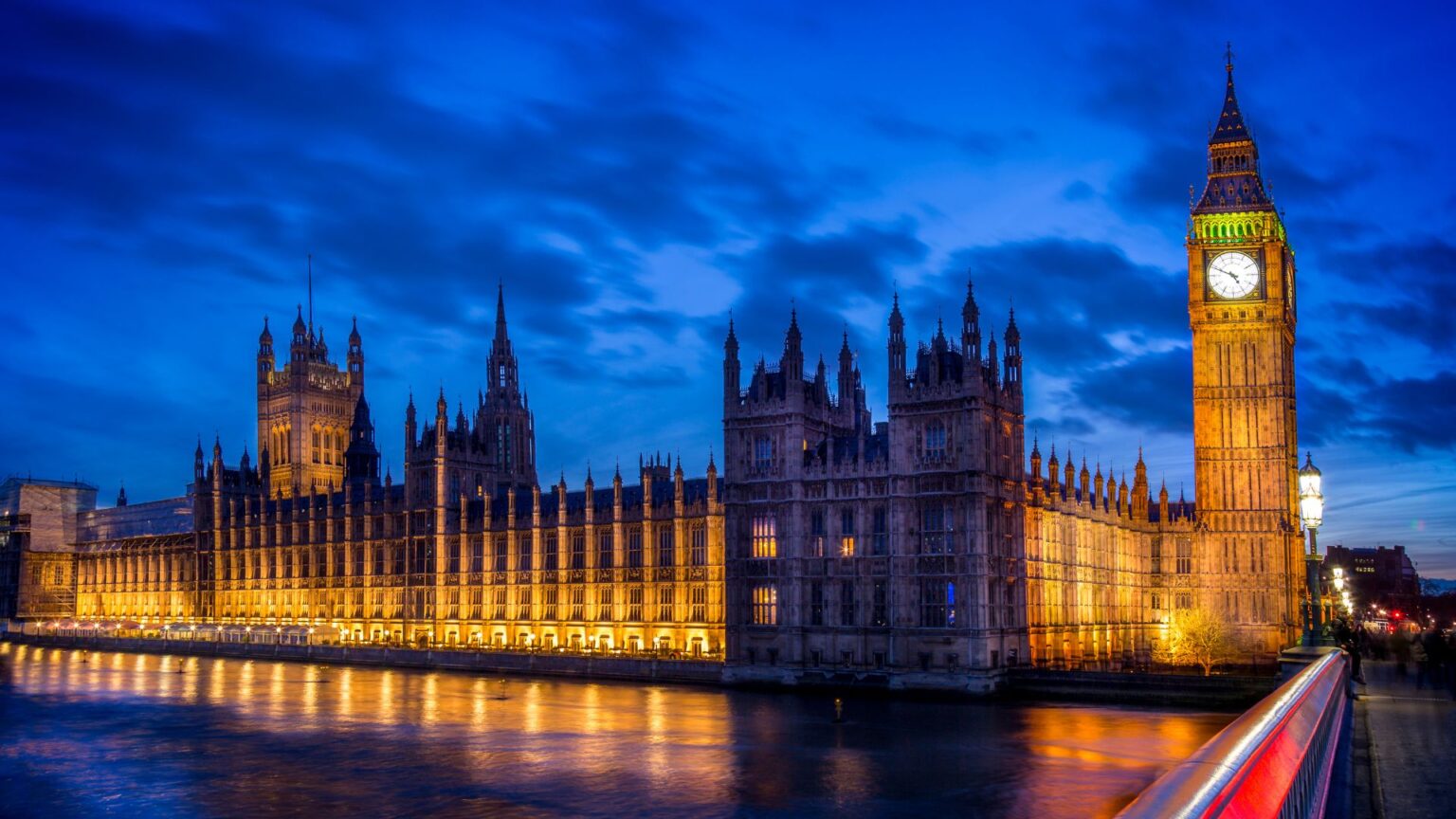 Le palais de Westminster, chambre des députés britanniques © NenonJellyfish de la part de Getty Images Signature