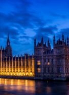 Le palais de Westminster, chambre des députés britanniques © NenonJellyfish de la part de Getty Images Signature
