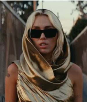 flowers Miley Cyrus // Source : https://www.youtube.com/watch?v=G7KNmW9a75Y