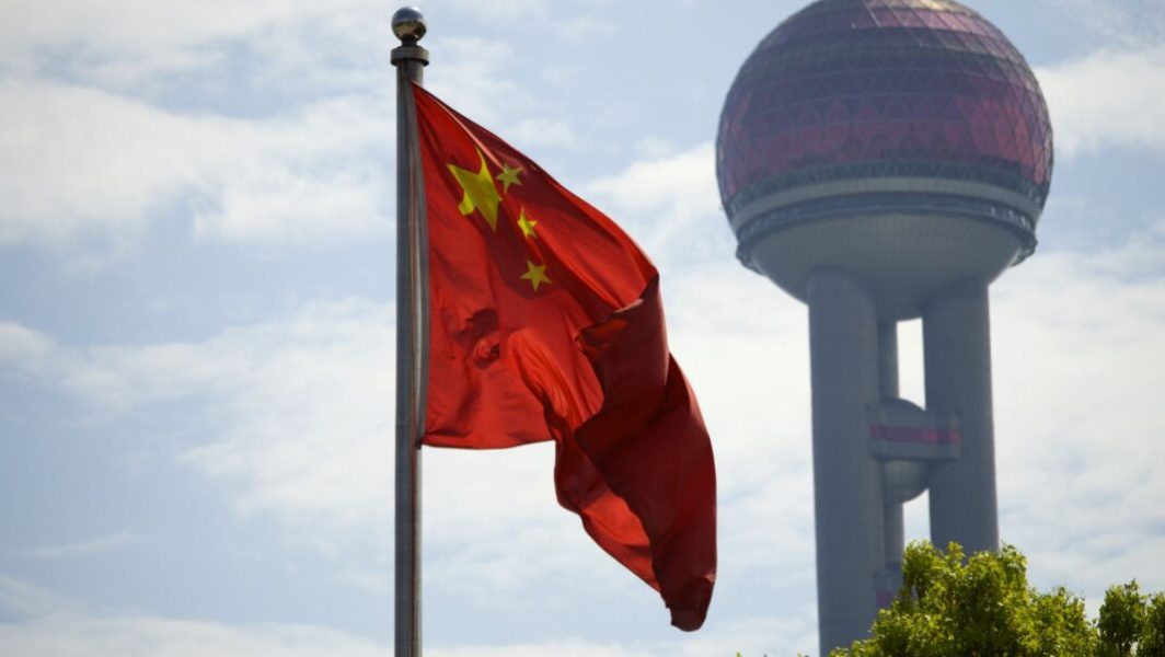 Un drapeau chinois qui flotte au vent © glaborde7 de la part de pixabay via Canva