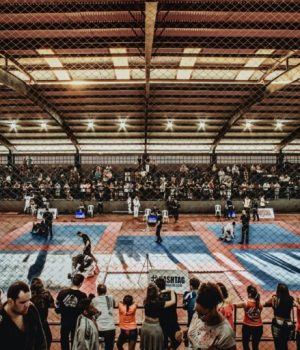 Un terrain de Jiu-jitsu / Jonathan Borba Un terrain de Jiu-jitsu / Jonathan Borba