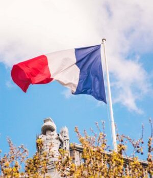 Un fonctionnaire du Ministère de la Culture forçait des femmes à s'uriner dessus Un fonctionnaire du Ministère de la Culture forçait des femmes à s'uriner dessus