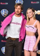 Margot Robbie et Ryan Gosling se sont assortis en rose pour parler du film Barbie au Cinemacon à Las Vegas, le 26 avril 2023 // Source : Capture d'écran Instagram
