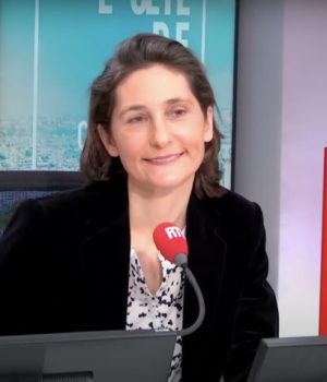 La ministre des Sports Amélie Oudéa-Castéra sur le plateau de RTL // Source : Capture d'écran Youtube